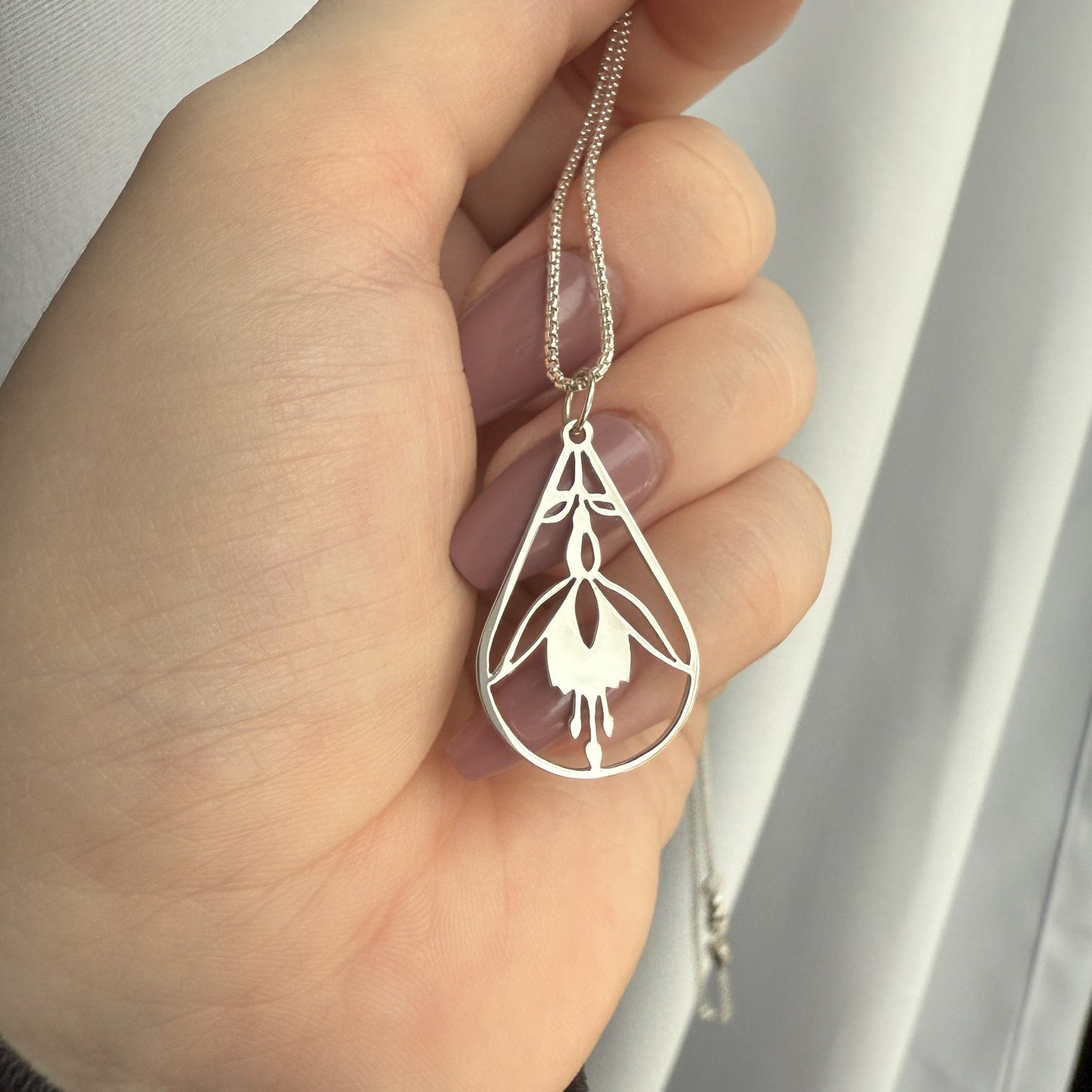 Fuscia Pendant - Solaris Forge